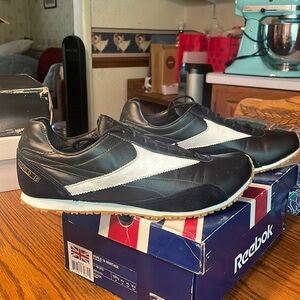 Reebok classic world 10 heritage sneaker for men in size 10.5.  New with box.